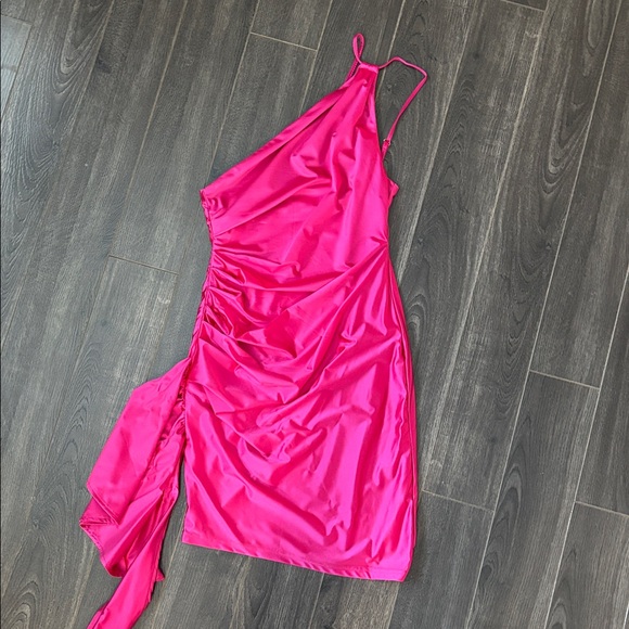 memoriesea Dresses & Skirts - Chic One-Shoulder Magenta Dress